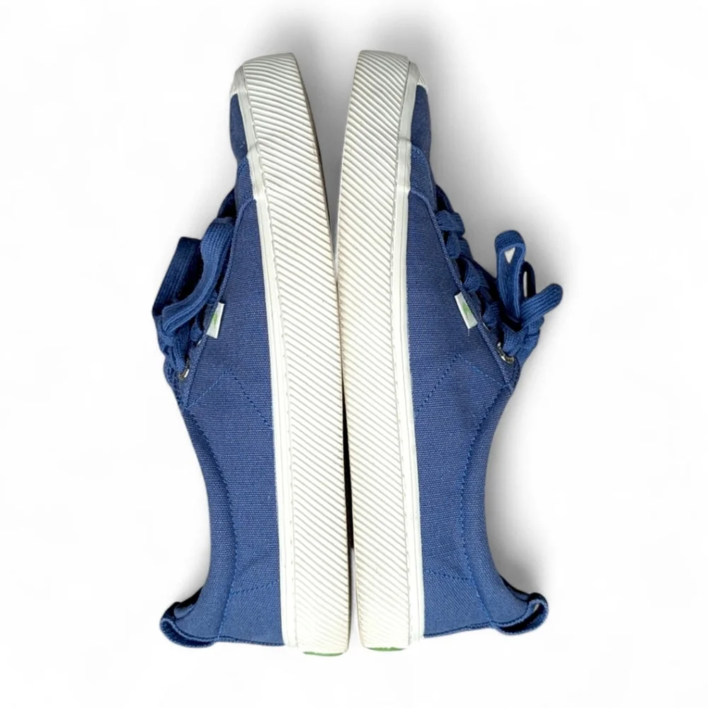 Cariuma Organic OCA Low Top Cap Toe Shadow Blue Canvas & Cork Sneaker Women's 9